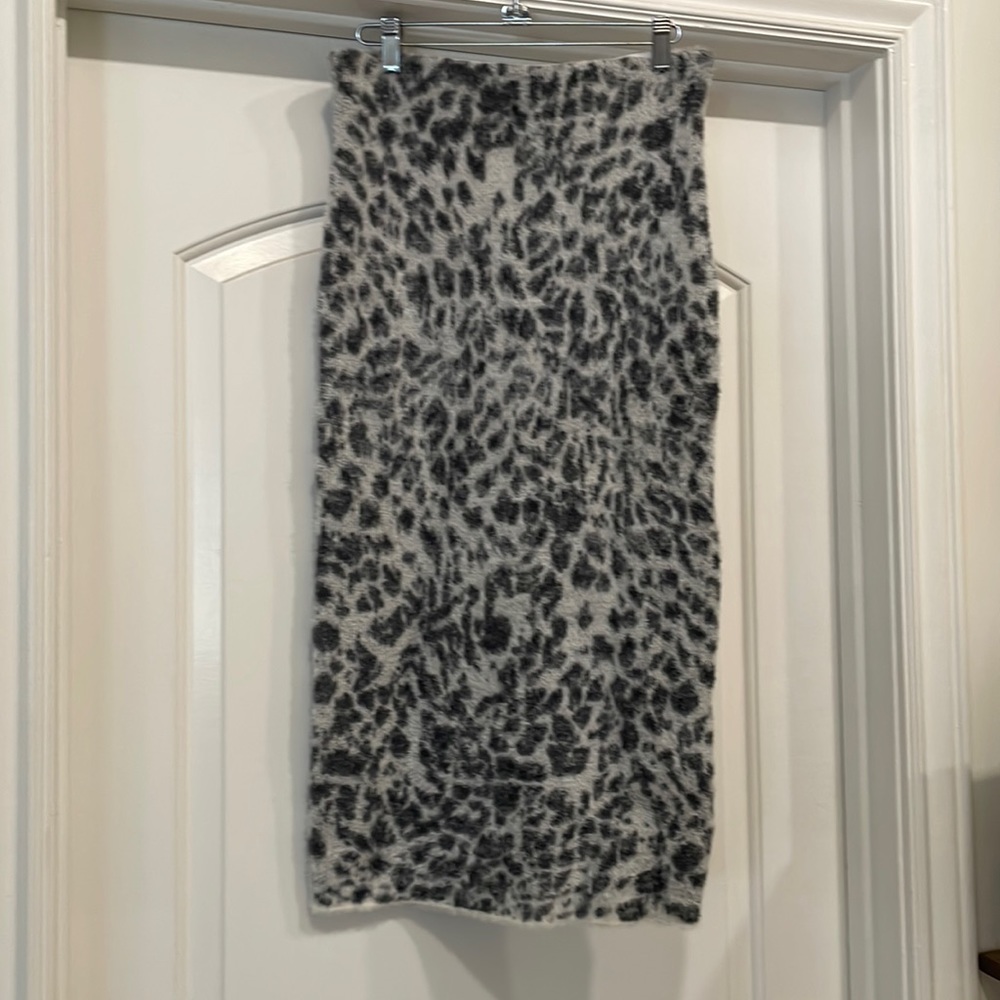 Ann Taylor leopard print skirt, elastic band, small, light and dark gray, soft